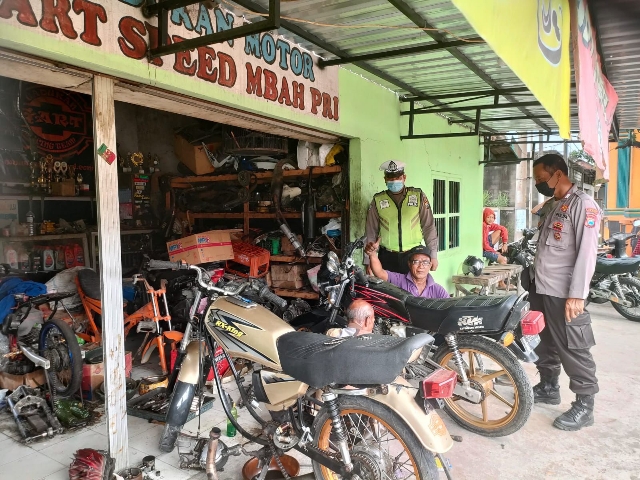 Sosialisasikan Larangan Bengkel Jual dan Pasang Knalpot Brong Disosialisasikan oleh Polres Gresik