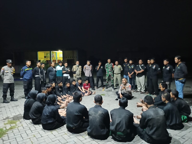 Polres Gresik Bersama TNI Gandeng Pendekar Lakukan Patroli Menjelang Nataru