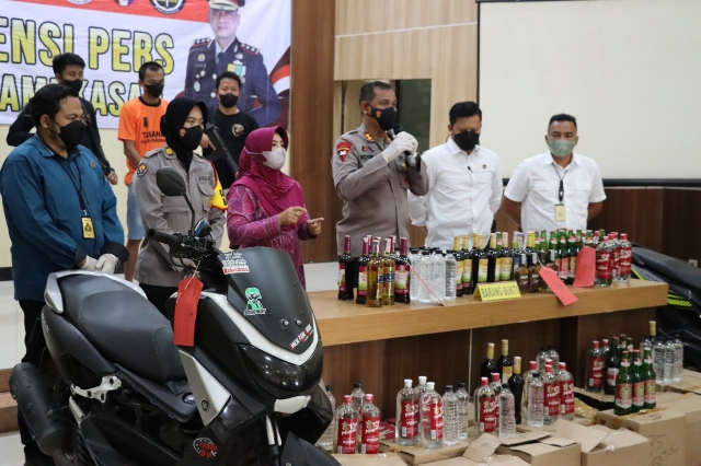Jelang Nataru, Polres Pamekasan Berhasil Amankan 3 Tersangka Curanmor, 9 orang Pesta Miras dan 3 orang Penjual Miras