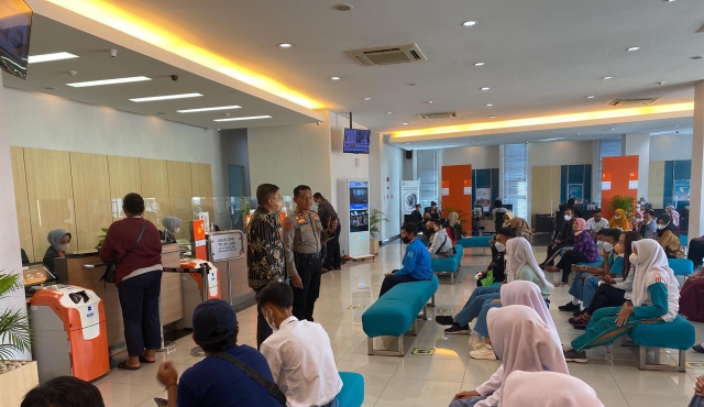 Polres Ponorogo Berikan Penyuluhan Nasabah Bank dalam Mencegah Aksi Penipuan Lewat Medsos
