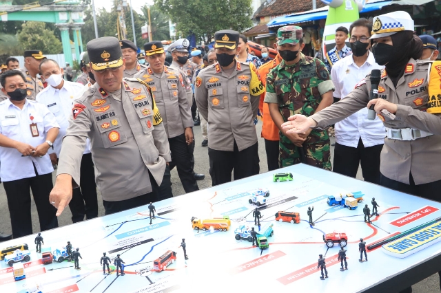 Menjelang Malam Pergantian Tahun, Wakapolda Jatim Menekankan Pentingnya Peran Masyarakat dalam Menciptakan Kamtibmas