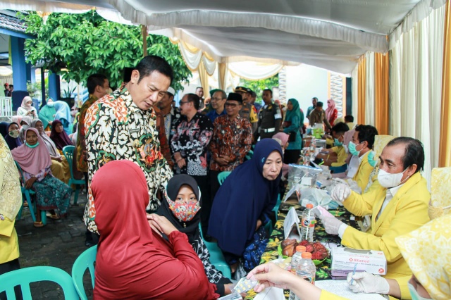 Jamin Kesejahteraan Nelayan, Bupati Yes Salurkan Bansos Sembako dan Kesehatan