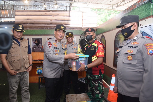 Dandim 0812- Kapolres dan Bupati Yes Dampingi Wakapolda Jatim Kunjungi Pospam Nataru