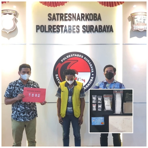 Pengedar Sabu di Digrebek Satresnarkoba Polrestabes Surabaya di Rumahnya 