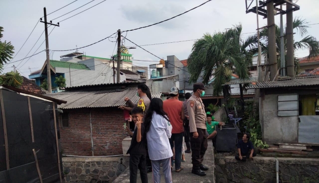 Polsek Tambaksari Polrestabes Surabaya bersama 3 Pilar melaksanakan Patroli Rutin Antisipasi Perjudian Burung Merpati di Jl. Gubeng Masjid Surabaya