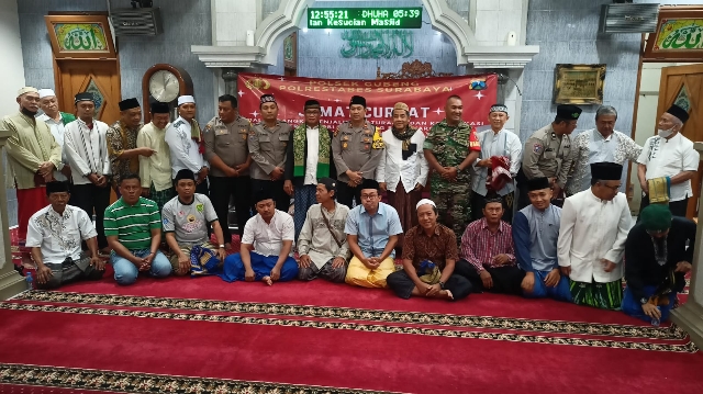 Polsek Gubeng Polrestabes Surabaya dengan 3 Pilar Laksanakan Kegiatan Program “Jumat Curhat” bersama Warga Kecamatan Gubeng