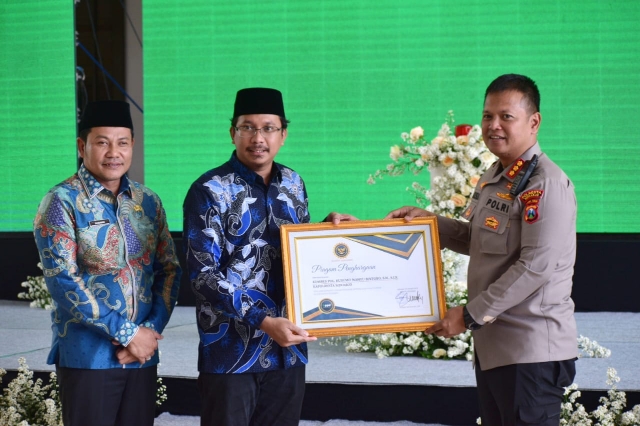 Penghargaan Optimalisasi Pajak Daerah Diterima oleh Kapolresta Sidoarjo