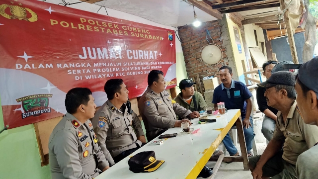 “JUM’AT CURHAT” Kapolsek Gubeng Bersama Warga Baratajaya dalam Menjalin Silaturahmi dan Komunikasi terhadap Warga