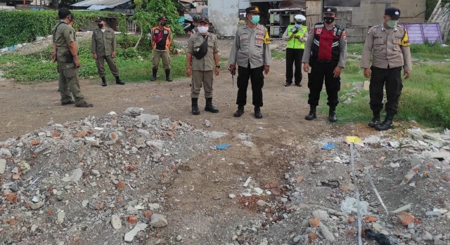 Polsek Tambaksari bersama 3 Pilar melakukan Patroli Rutin Antisipasi Judi Burung Merpati di Ploso (Gardu Induk) 