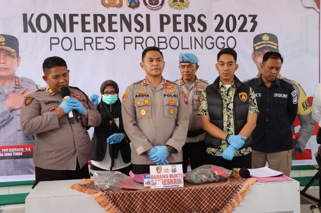 Pria Asal Gading Diduga Membakar Mobil Warga Pakuniran Probolinggo diamankan Polisi