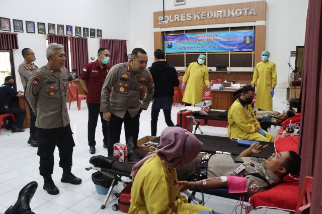 Polres Kediri Kota Gelar Donor Darah untuk HUT ke-42 Satpam, dipimpin Langsung oleh Kapolres Kediri Kota