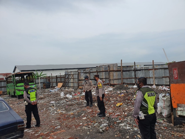 Polsek Tambaksari bersama 3 Pilar melaksanakan Patroli Rutin Antisipasi Judi Burung Merpati di Ploso Surabaya