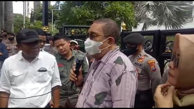 Aksi Demo LSM di Pemprov Jatim Tuntut Sekda Bangkalan Dicopot