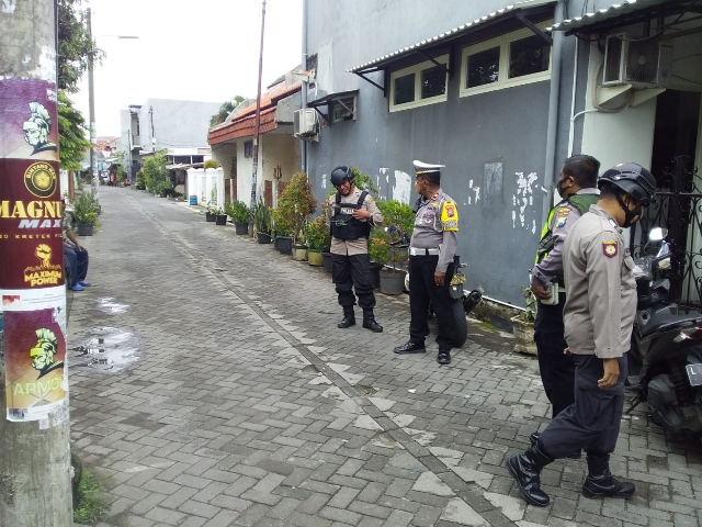 Polsek Tambaksari melaksanakan Patroli Rutin Kamtibmas yang Aman dan Kondusif di ,Jl. Bogen Surabaya