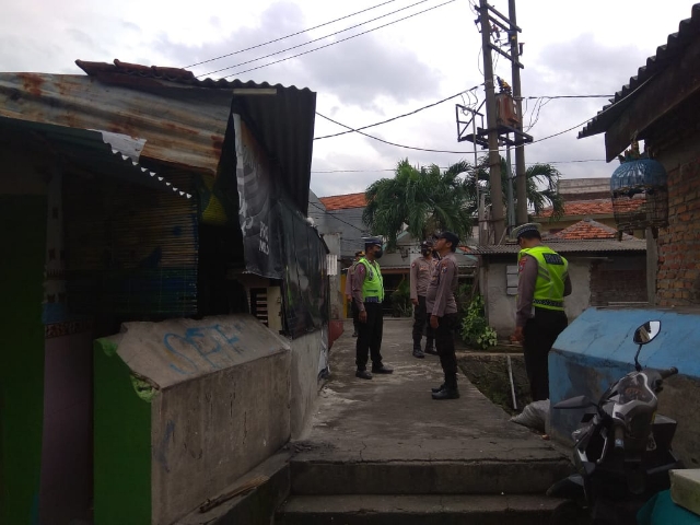 Polsek Tambaksari bersama 3 Pilar Melaksanakan Patroli Rutin Antisipasi Perjudian Burung Merpati di Gubeng Masjid Surabaya