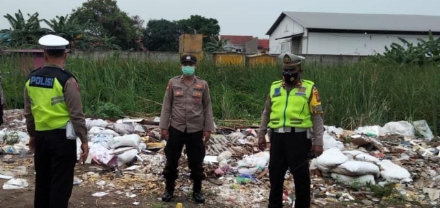 Polsek Tambaksari Polrestabes Surabaya bersama 3 Pilar melaksanakan Patroli Rutin Antisipasi Judi Burung Merpati di Ploso Surabaya