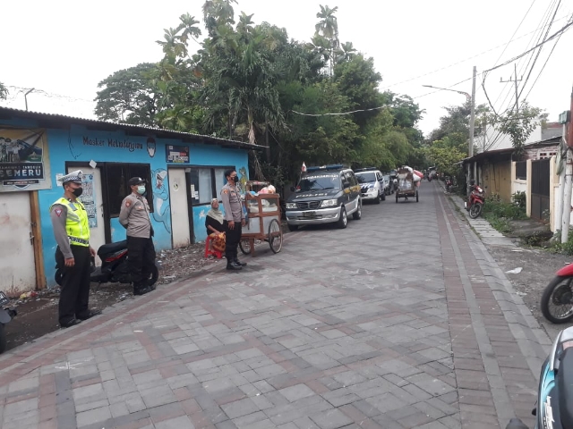 Polsek Tambaksari bersama 3 Pilar Melaksanakan Patroli Rutin Antisipasi Judi Burung Merpati di Karanggayam Surabaya