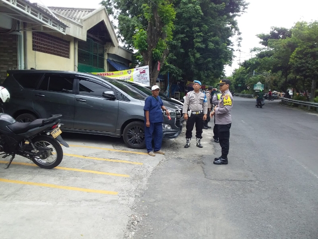 Patroli Rutin Kewilayahan dilakukan oleh Polsek Tambaksari dalam Terpeliharanya Kamtibmas