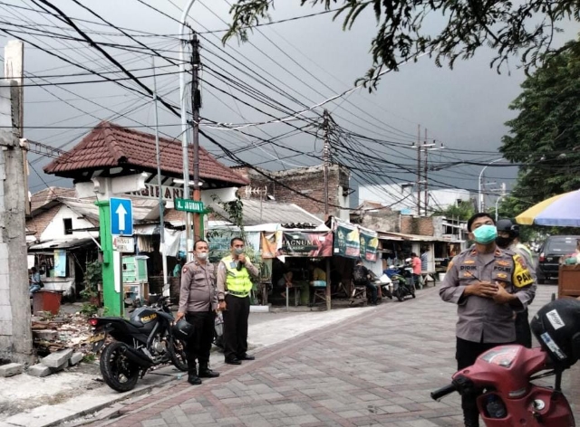 Polsek Tambaksari bersama 3 Pilar Melaksanakan Patroli Rutin Antisipasi Judi Burung Merpati di Karanggayam Surabaya 