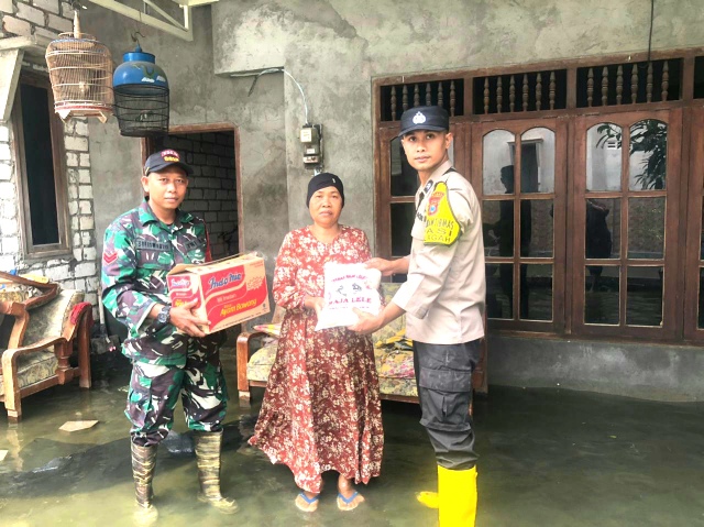 Peduli Warga Terdampak Banjir, Koramil dan Polsek Glagah Salurkan Bantuan