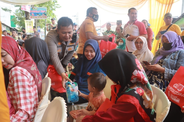 Polresta Sidoarjo Sosialisasi Cegah Stunting di Desa Tarik