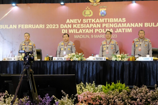 Kapolda Jatim Apresiasi Bupati dan Walikota yang Peduli Perlintasan Kereta Api saat Memimpin Anev Sitkamtibmas