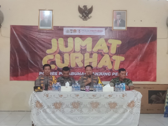 Dengarkan Masukan Warga Melalui Program Jumat Curhat bersama Wakapolres Pelabuhan Tanjung Perak Surabaya