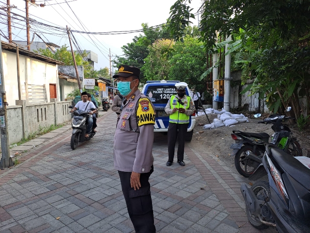 Polsek Tambaksari Polrestabes Surabaya bersama 3 Pilar Melaksanakan Patroli Rutin Antisipasi Judi Burung Merpati di Karanggayam Surabaya