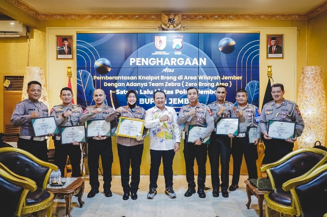 Penghargaan Dari Bupati Jember diraih Satlantas Polres Jember