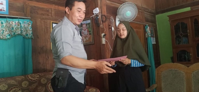 Bantuan untuk Keluarga Korban Kanjuruhan dibarikan dari Polda Jatim