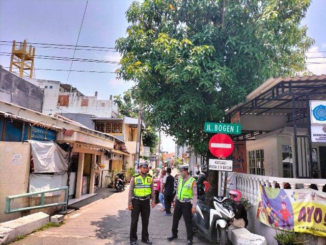 Patroli Rutin Pemukiman Warga dalam Memelihara Kamtibmas di Wilayah Hukum Polsek Tambaksari Polrestabes Surabaya