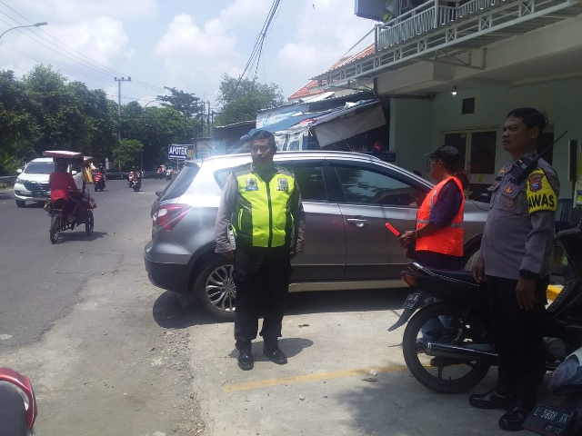 Polsek Tambaksari Polrestabes Surabaya bersama 3 Pilar Melaksanakan Kegiatan Ops Tipiring