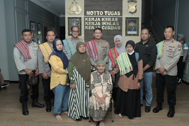 Akhir Penantian 37 Tahun Hernik Bertemu Keluarganya Buah Kepedulian Pak Bhabin Polresta Malang 