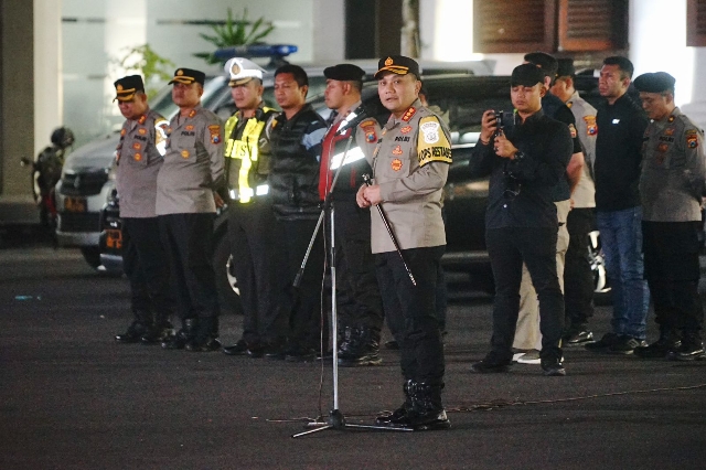 Gelar Patroli Skala Besar Antisipasi Kerawanan Malam Hari dilaksanakan Polrestabes Surabaya