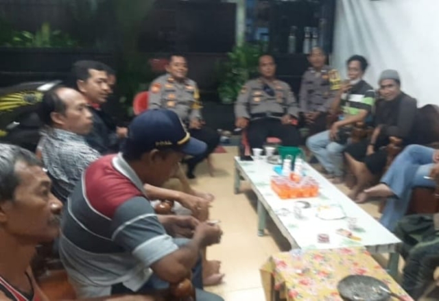 Kapolsek Tambaksari Polrestabes Surabaya melaksanakan Giat Sambang Warga di Kalikepiting Surabaya