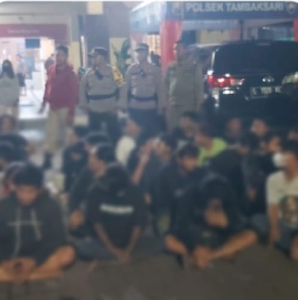 32 Remaja Sedang Menikmati Minuman Keras Diamankan Polsek Tambaksari dalam Ops Pekat Bersama 3 Pilar