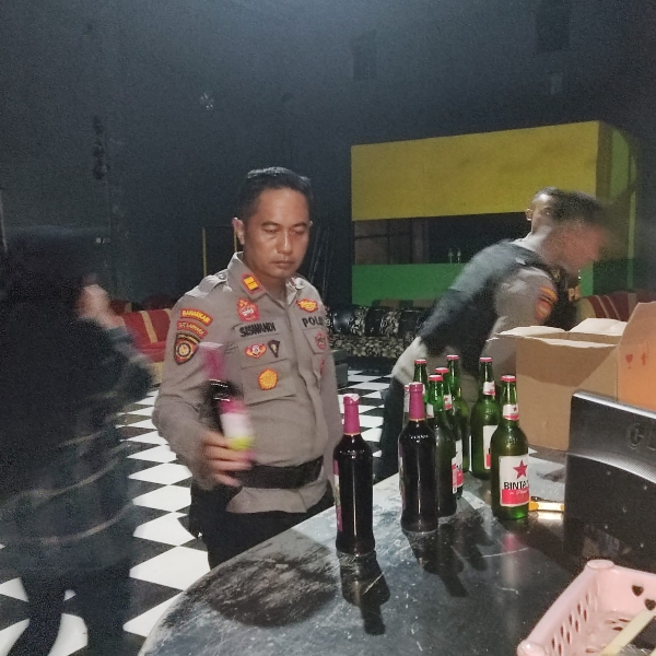 Ratusan Botol Miras Pada Operasi Pekat di Bulan Ramadhan berhasil Diamankan Polres Probolinggo