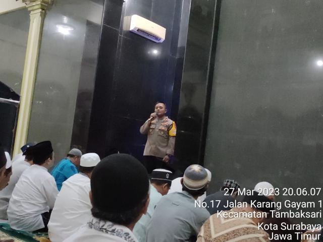 Pada Bulan Ramadhan Penuh Berkah, Kapolsek Tambaksari Polrestabes Surabaya Memberikan Himbauan Kamtibmas kepada Jamaah Masjid Rochman Arief Karanggayam Surabaya