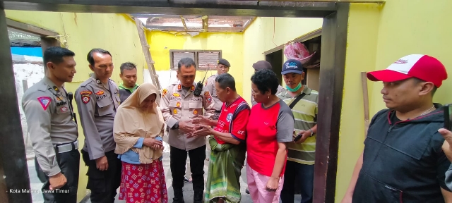 Bantuan Untuk Korban Kebakaran Disalurkan Polresta Malang