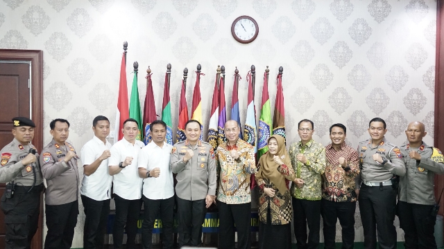 Kapolrestabes Surabaya Kunjungi Rektor Universitas Muhammadiyah, dalam Memperkuat Jalinan Silaturahmi Bersama Akademisi