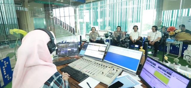 Kapolrestabes Ajak Masyarakat Bersama Menjaga Surabaya dalam Sapa Warga Melalui Radio Suara Surabaya