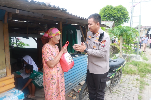 Polresta Sidoarjo Salurkan Bantuan Kemanusiaan untuk Negeri dalam Polisi Peduli