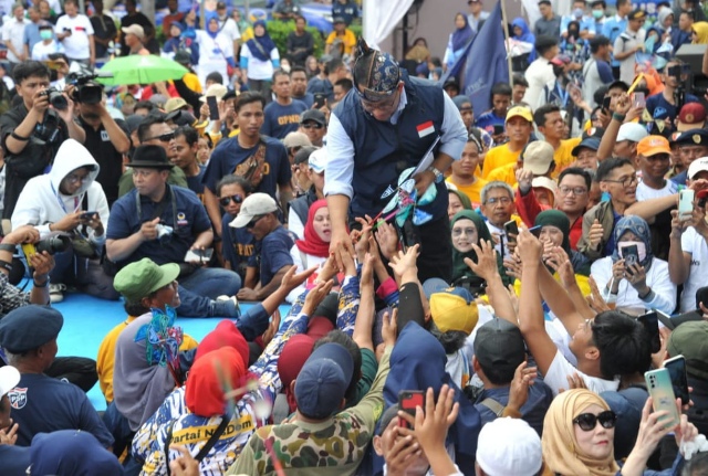 Pekikan Presiden, Topeng, hingga Janji Perubahan Anies Baswedan di Surabaya