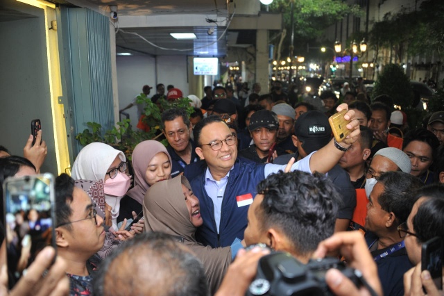 Nostalgia di Jalan Tunjungan Surabaya, Anies Sibuk Layani Swafoto