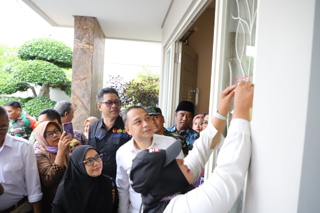 KPU Surabaya Coklit di Kediaman Wali Kota Eri Cahyadi