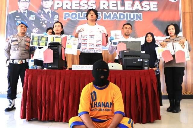 Pelaku Pencetak SIM Palsu Berhasil Dibekuk Polisi