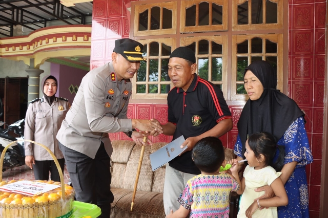 Tali Asih Untuk Keluarga Aremania di Tulungagung diberikan Langsung dari Polres Tulungagung
