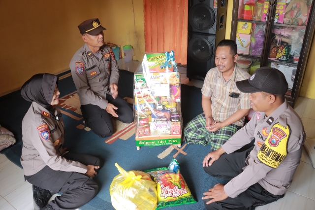 Bantuan Untuk Keluarga Aremania di Jember diberikan Langsung oleh Polres Jember