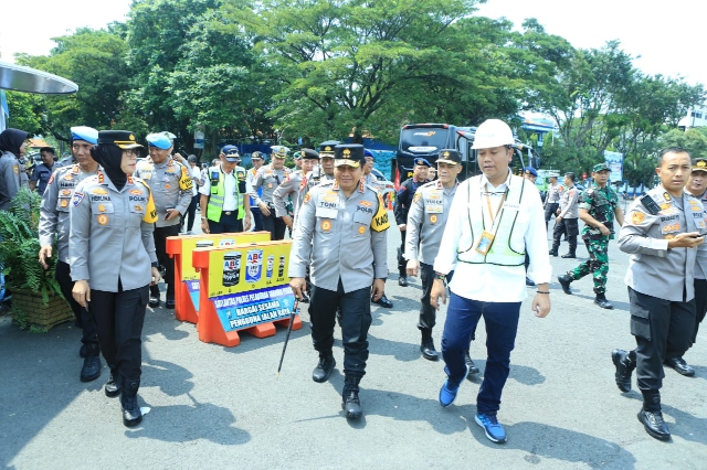 Kapolda Jatim Cek Pospam dan Posyan di Surabaya Raya dalam Ops Ketupat Semeru 2023