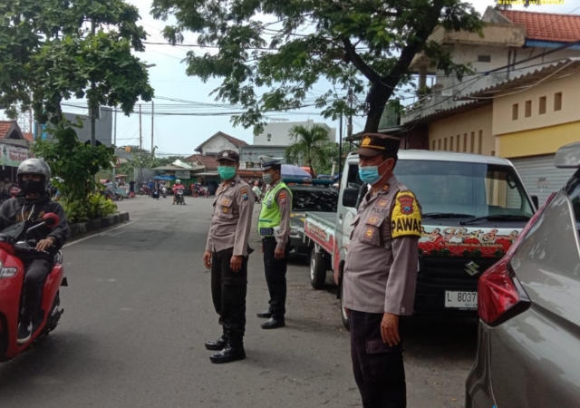 Dalam Terpeliharanya Kamtibmas, Polsek Tambaksari Polrestabes Surabaya melaksanakan Patroli Rutin di Obyek Vital Jl. Gersikan